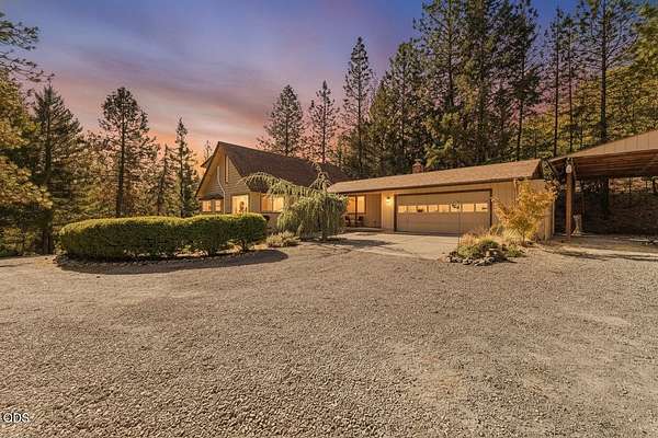 2.63 Acres of Land with Home for Sale in Grants Pass, Oregon