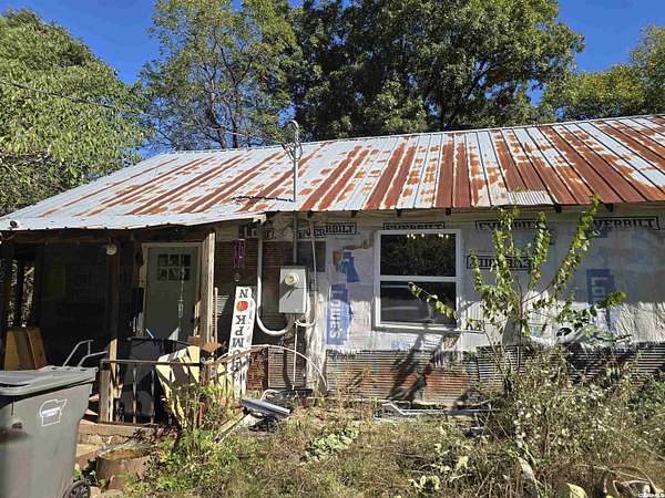 10 Acres of Recreational Land with Home for Sale in Batesville, Arkansas