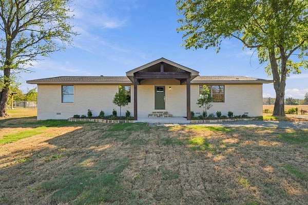 1.63 Acres of Land with Home for Sale in Morrilton, Arkansas
