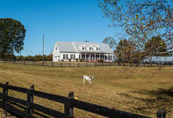 14.7 Acres of Land with Home for Sale in Dickson, Tennessee