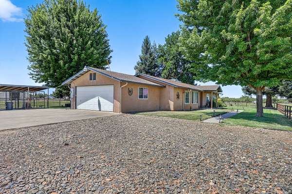 9.7 Acres of Land with Home for Sale in Le Grand, California