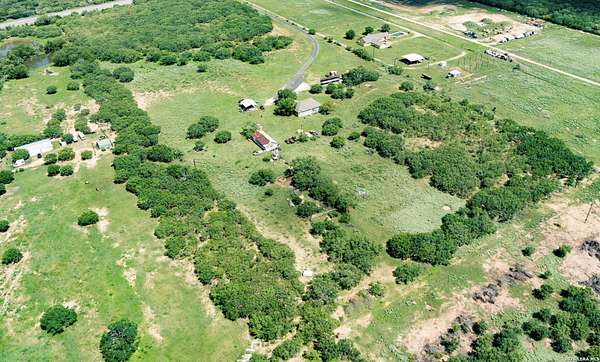 20 Acres of Improved Commercial Land for Sale in San Antonio, Texas