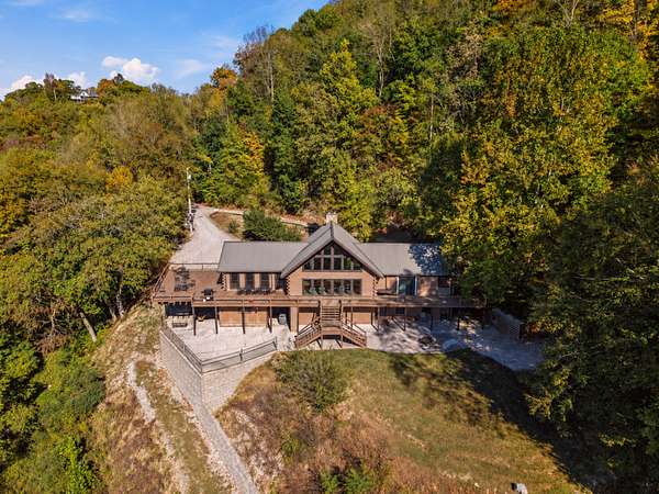 13.8 Acres of Land with Home for Sale in Baxter, Tennessee