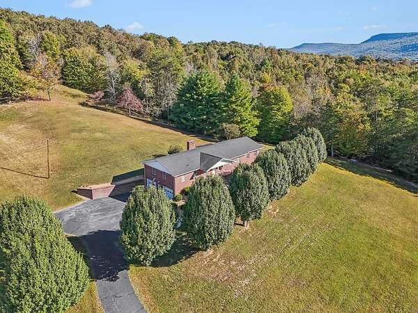 7.27 Acres of Land with Home for Sale in Dunlap, Tennessee