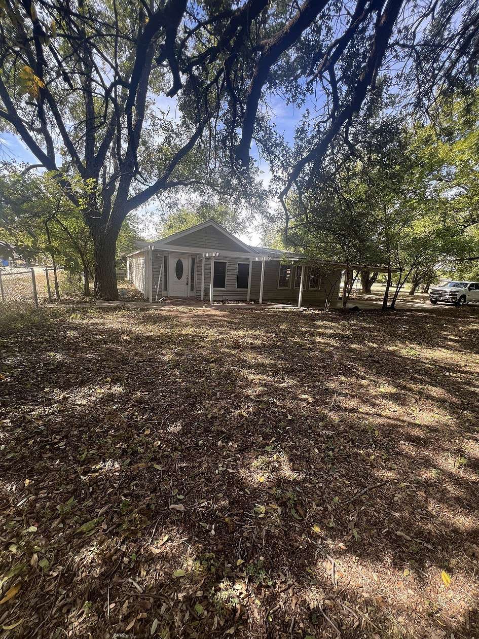 3.42 Acres of Land with Home for Lease in Buffalo Gap, Texas
