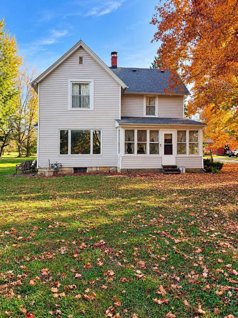 5 Acres of Land with Home for Sale in Plano, Illinois