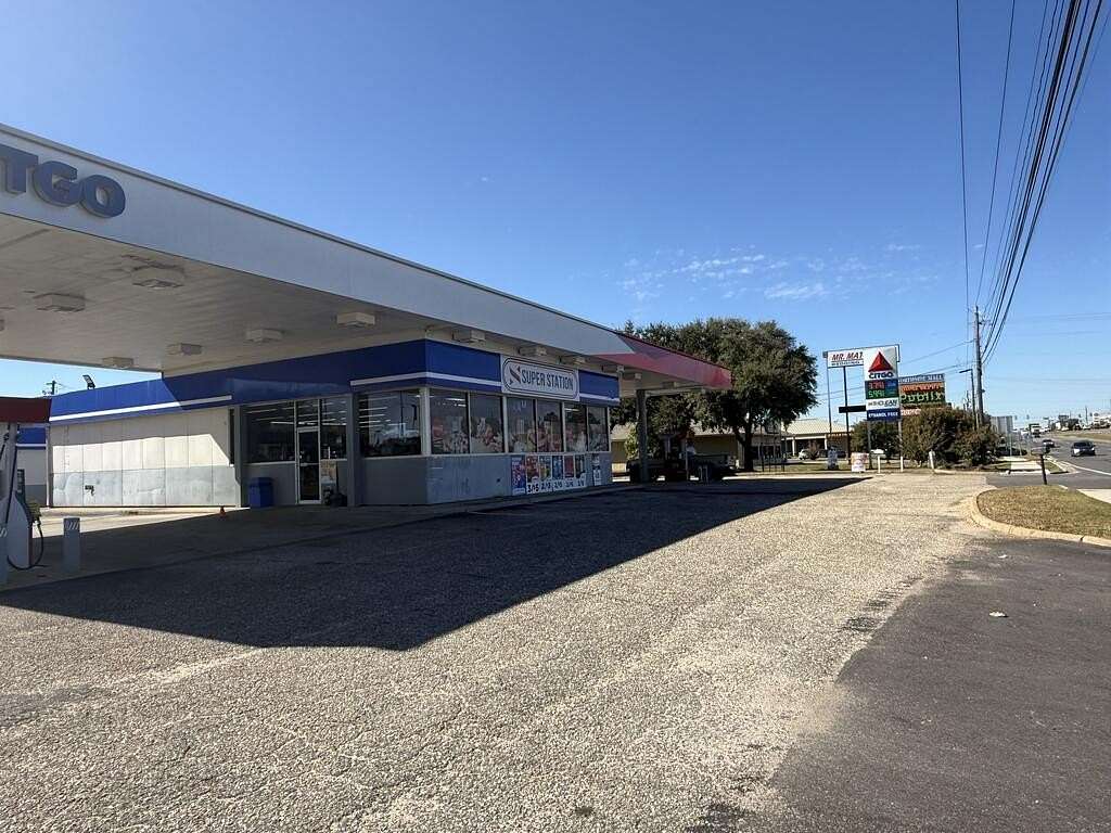 1.5 Acres of Commercial Land for Sale in Dothan, Alabama
