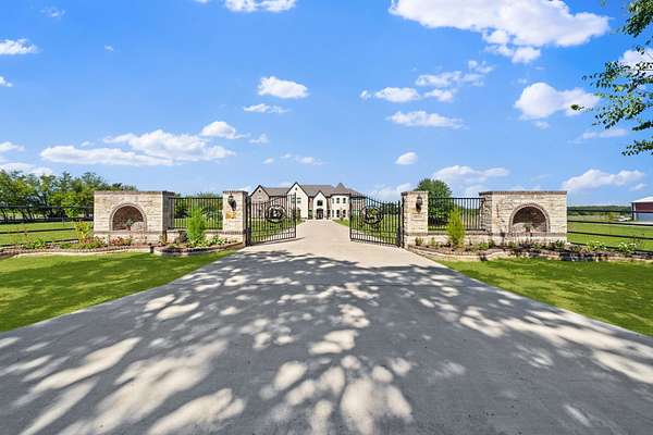 10.1 Acres of Land with Home for Sale in Royse City, Texas