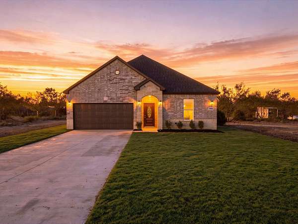 1.5 Acres of Land with Home for Sale in Kemp, Texas