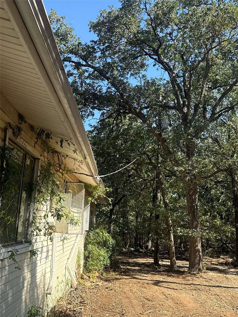 10.2 Acres of Land with Home for Sale in Grandview, Texas