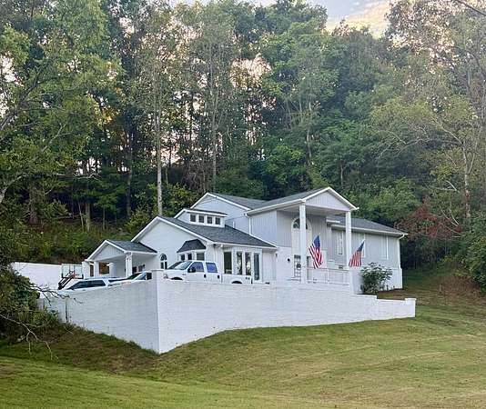 1.8 Acres of Land with Home for Sale in Hendersonville, Tennessee