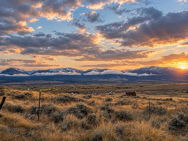 5 Acres of Residential Land for Sale in Corvallis, Montana