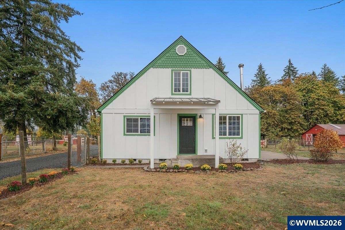 5 Acres of Land with Home for Sale in Lyons, Oregon