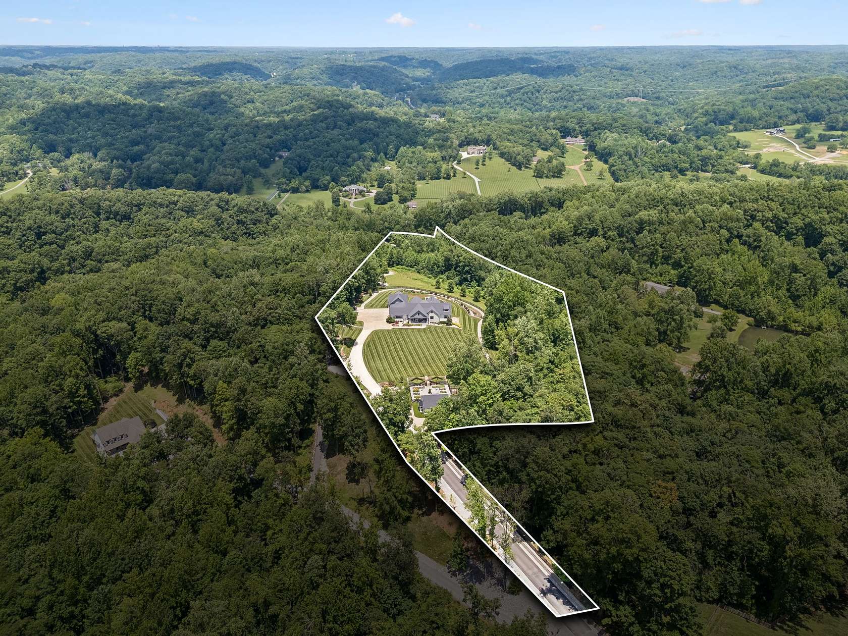 15.5 Acres of Land with Home for Sale in Hendersonville, Tennessee