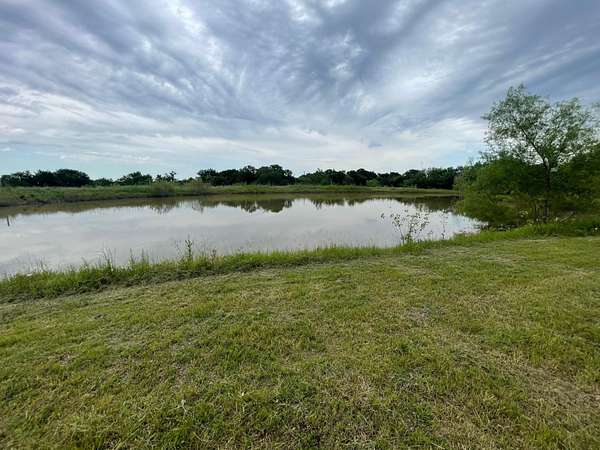 15 Acres of Land with Home for Sale in Waxahachie, Texas