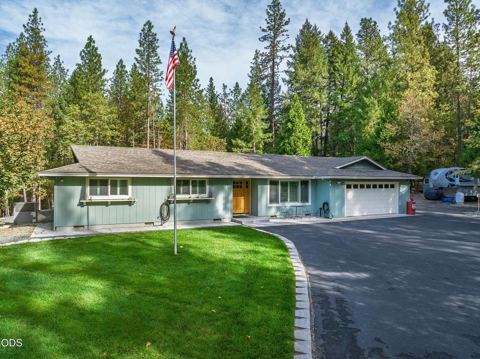 2.42 Acres of Land with Home for Sale in Grants Pass, Oregon