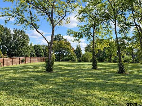 1 Acre of Residential Land for Sale in Mount Pleasant, Texas
