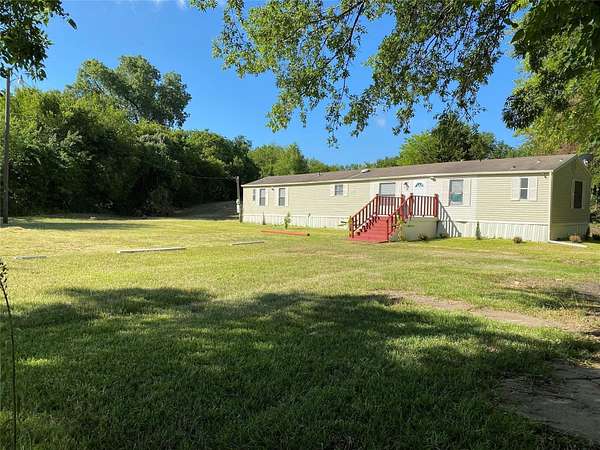 2 Acres of Improved Mixed-Use Land for Sale in Ennis, Texas
