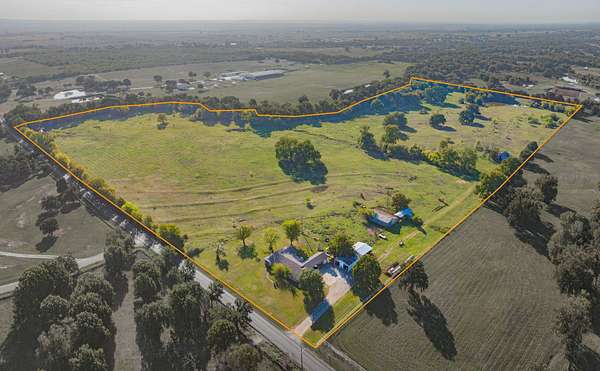 60 Acres of Land for Sale in Pilot Point, Texas