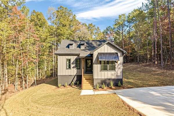 1.5 Acres of Land with Home for Sale in Valley, Alabama