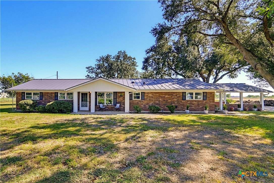 10 Acres of Land with Home for Sale in Marion, Texas