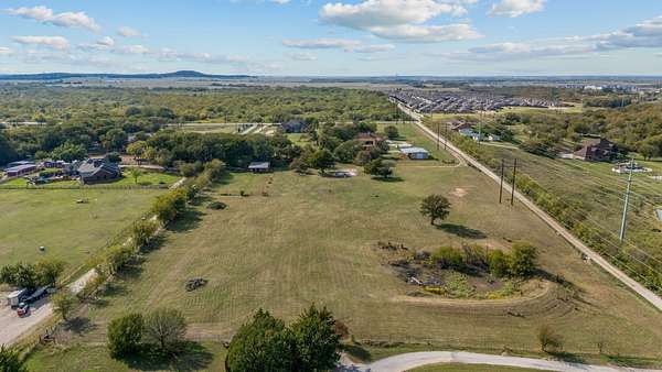 6 Acres of Land for Sale in Argyle, Texas