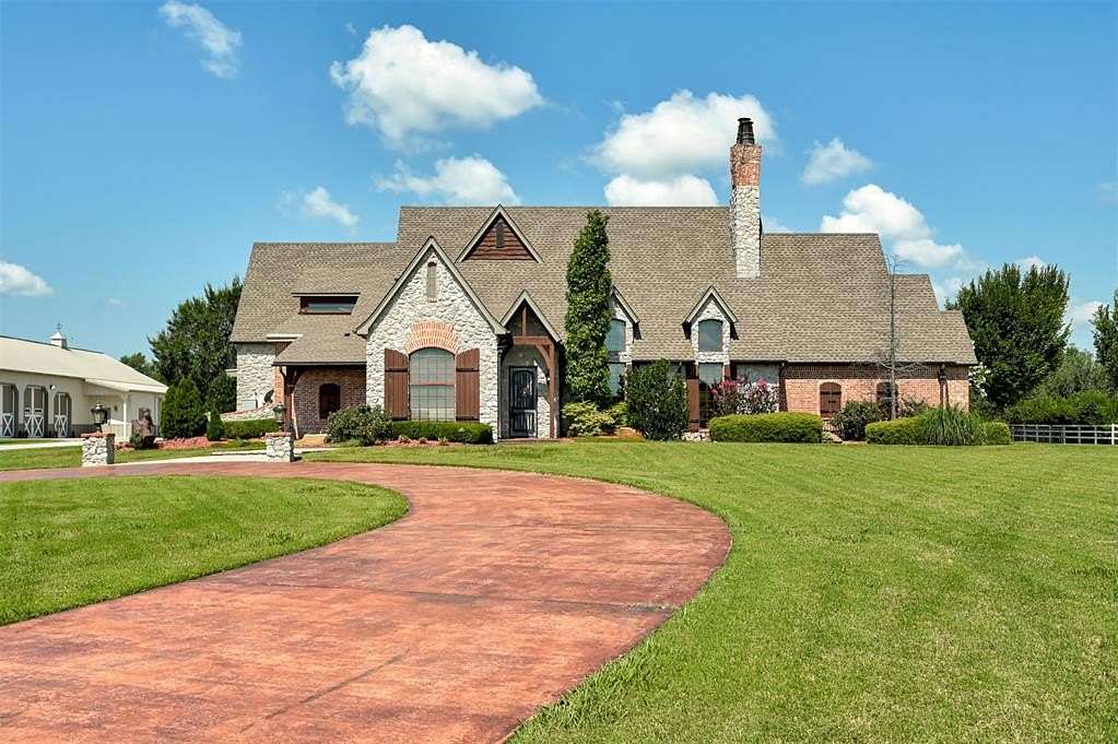 8.8 Acres of Land with Home for Sale in Washington, Oklahoma