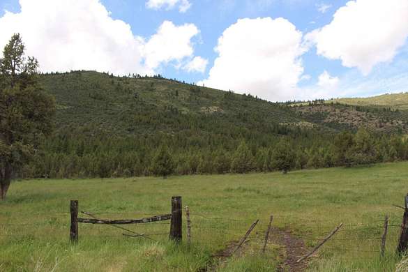 274 Acres of Land with Home for Sale in Bonanza, Oregon