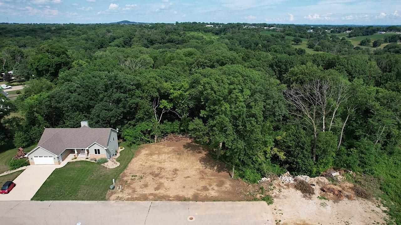0.97 Acres of Residential Land for Sale in East Dubuque, Illinois