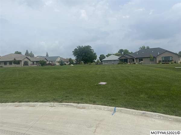 0.37 Acres of Residential Land for Sale in Mason City, Iowa