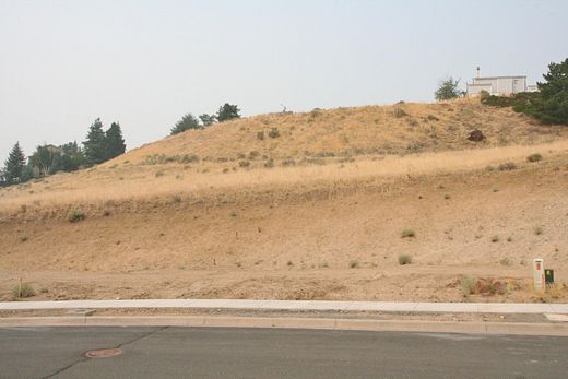 0.38 Acres of Residential Land for Sale in Klamath Falls, Oregon
