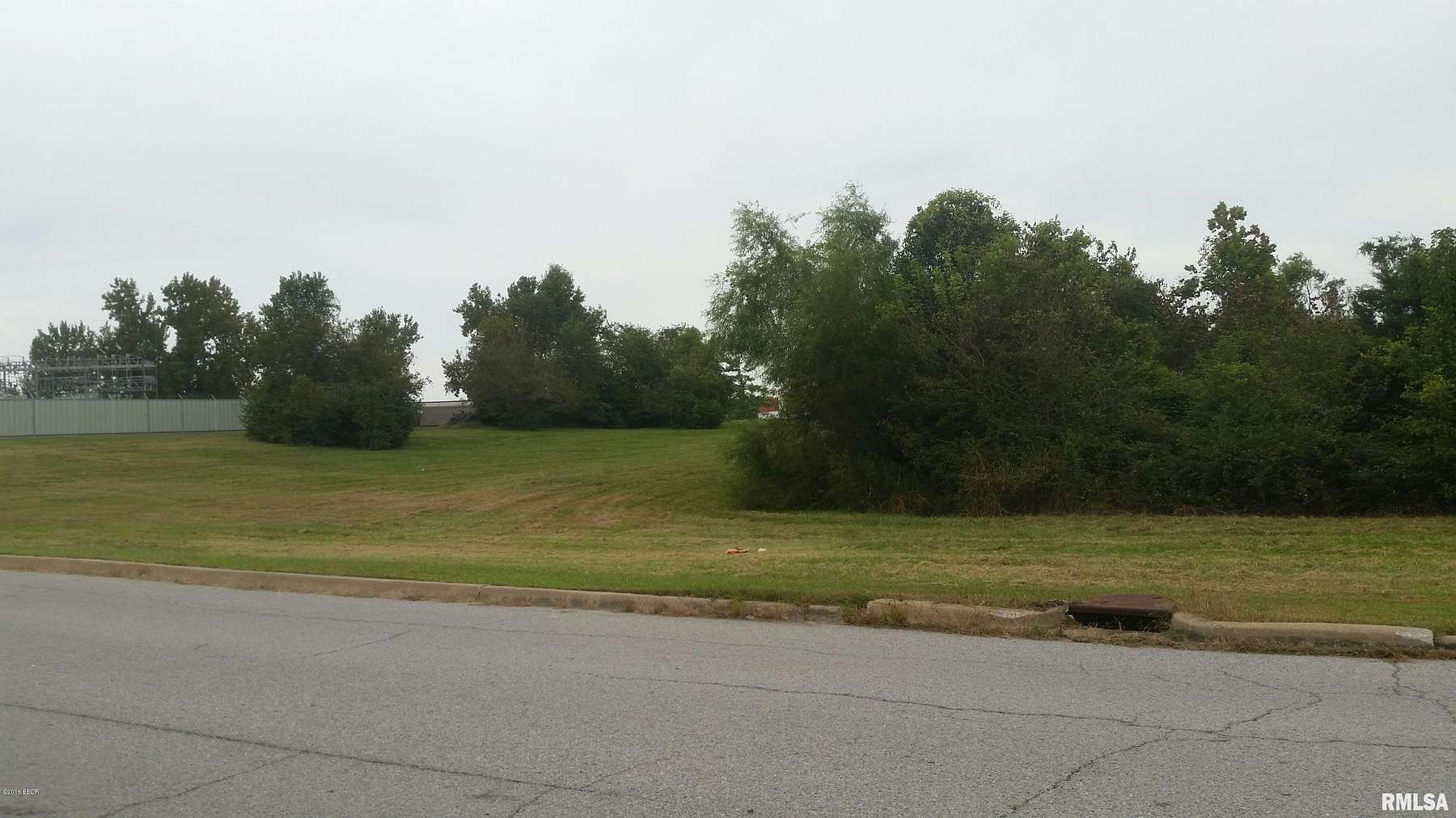 0.9 Acres of Commercial Land for Sale in Carbondale, Illinois