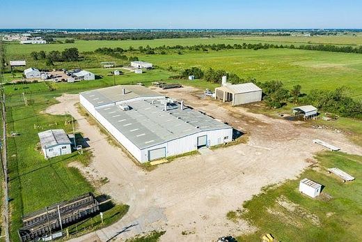 6.8 Acres of Improved Commercial Land for Sale in Van Vleck, Texas