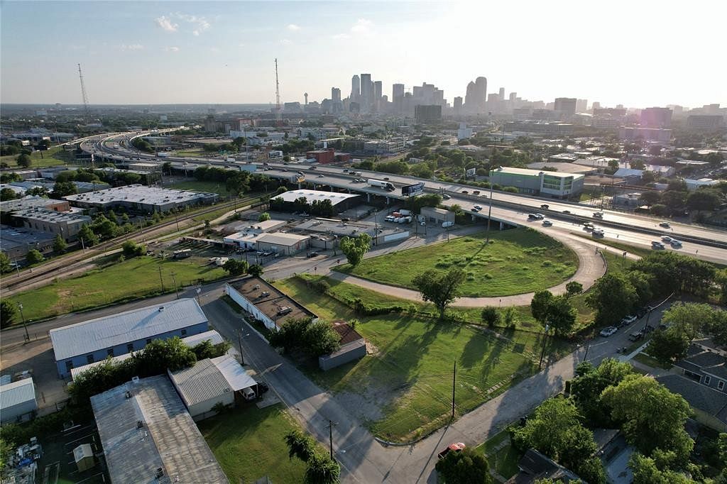 0.8 Acres of Commercial Land for Sale in Dallas, Texas