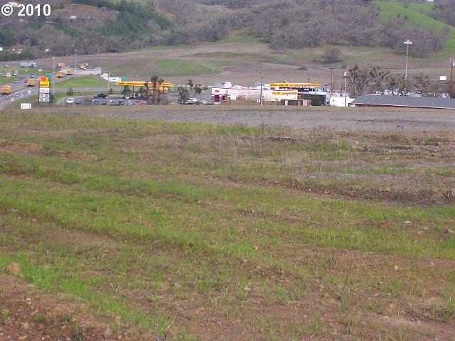 2 Acres of Commercial Land for Sale in Roseburg, Oregon