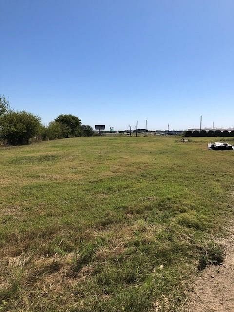 14.5 Acres of Improved Commercial Land for Sale in Gainesville, Texas
