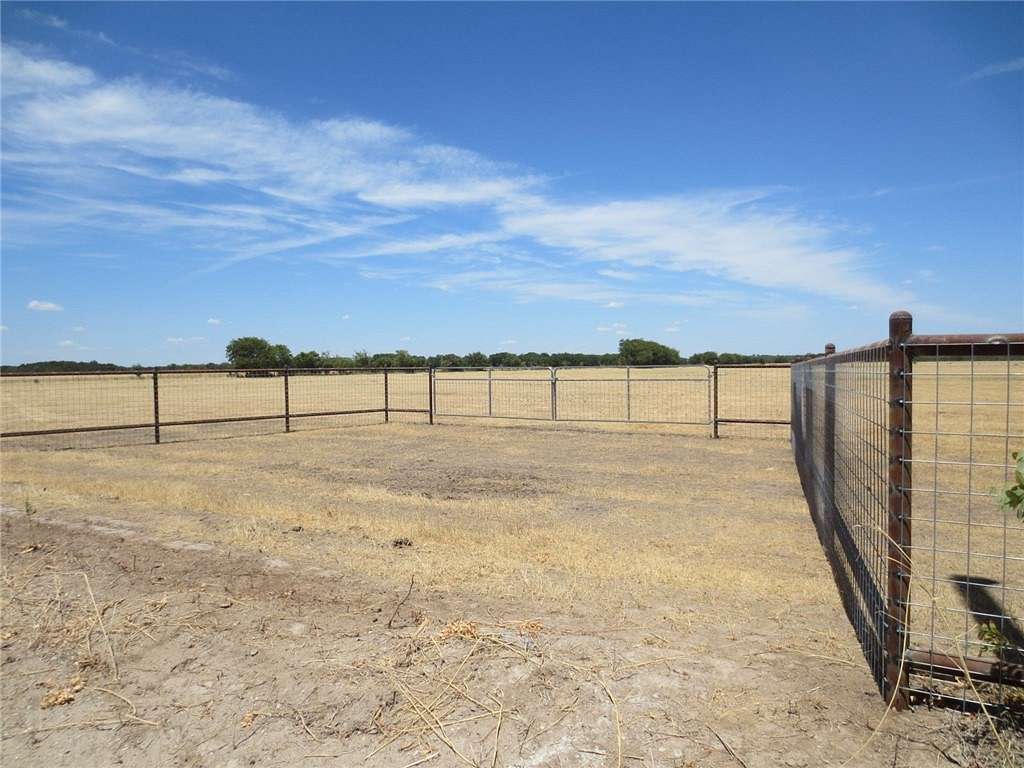 28 Acres of Land for Sale in West, Texas