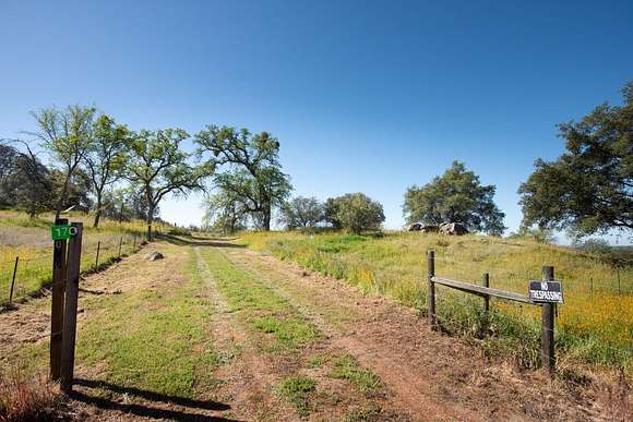 19.6 Acres of Land for Sale in Prather, California