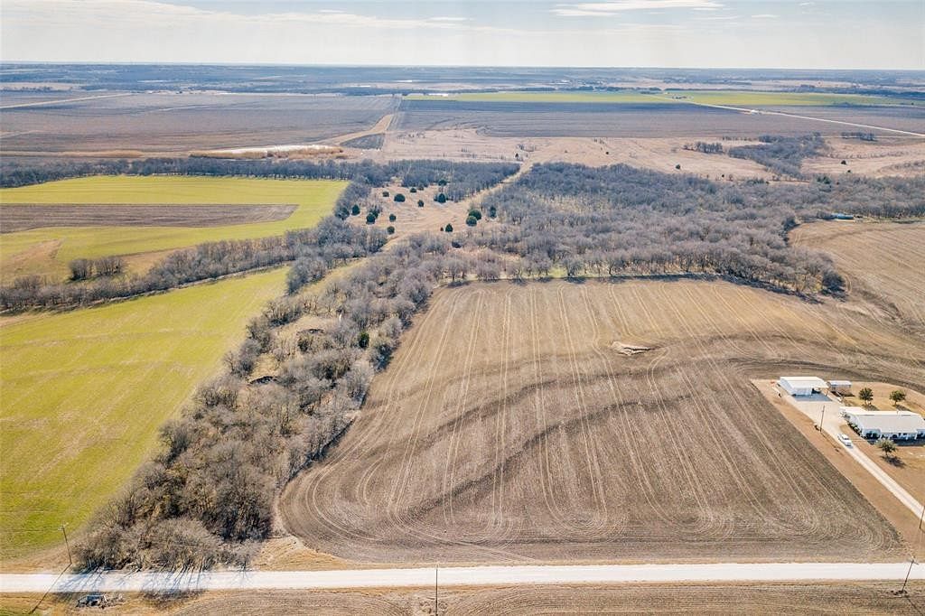 31 Acres of Land for Sale in Abbott, Texas