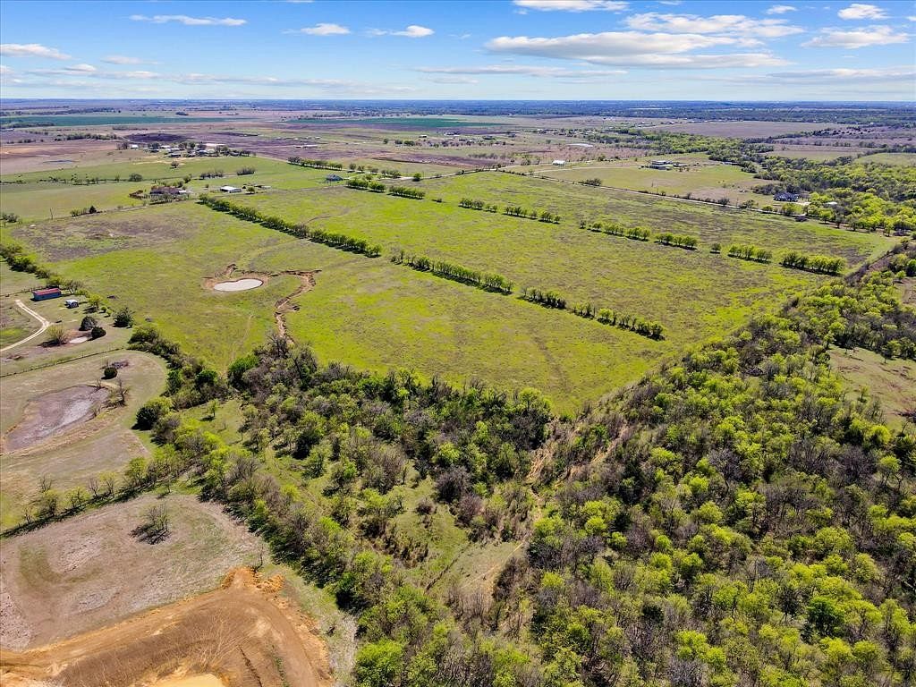 12.5 Acres of Land for Sale in Grandview, Texas