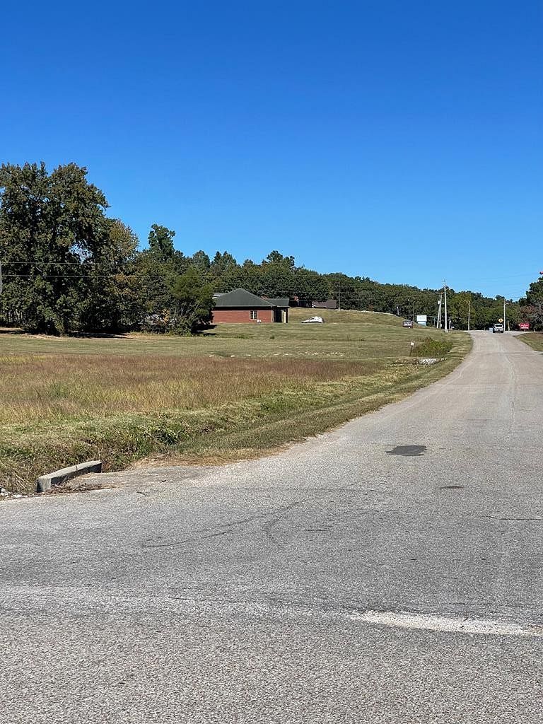 2.5 Acres of Commercial Land for Sale in Huntingdon, Tennessee