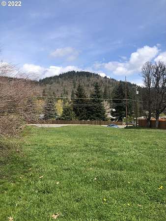 0.2 Acres of Residential Land for Sale in White Salmon, Washington