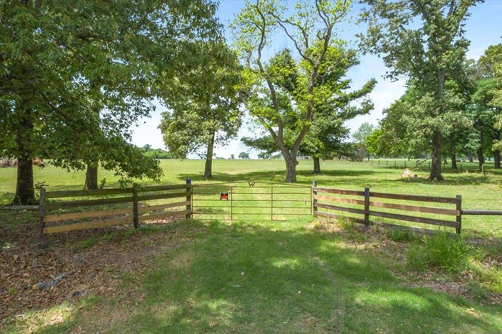 20 Acres of Land for Sale in Ben Wheeler, Texas