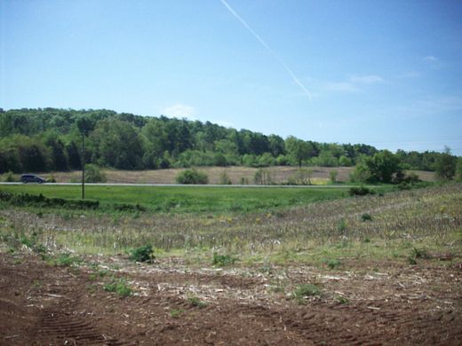 24 Acres of Commercial Land for Sale in Monticello, Kentucky