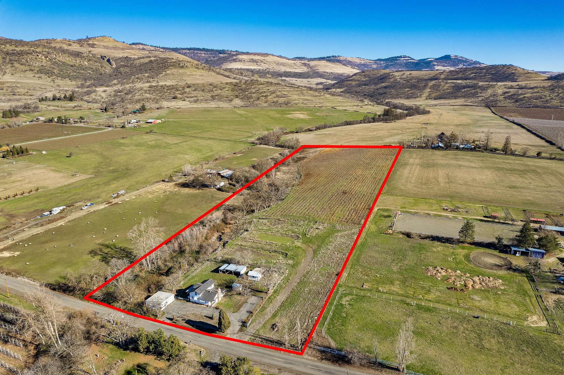 9.8 Acres of Residential Land with Home for Sale in Medford, Oregon