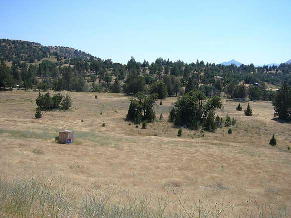 10 Acres of Residential Land for Sale in Montague, California