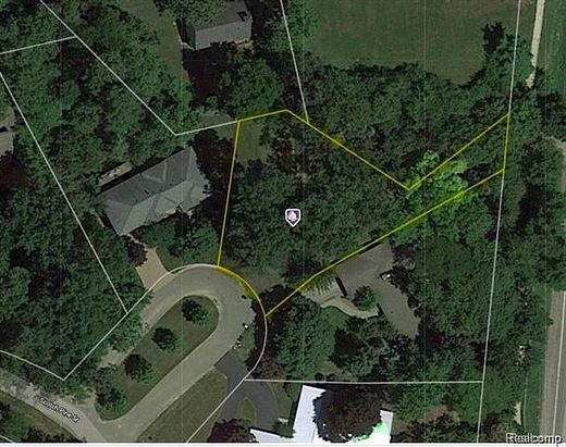 0.34 Acres of Residential Land for Sale in West Bloomfield, Michigan
