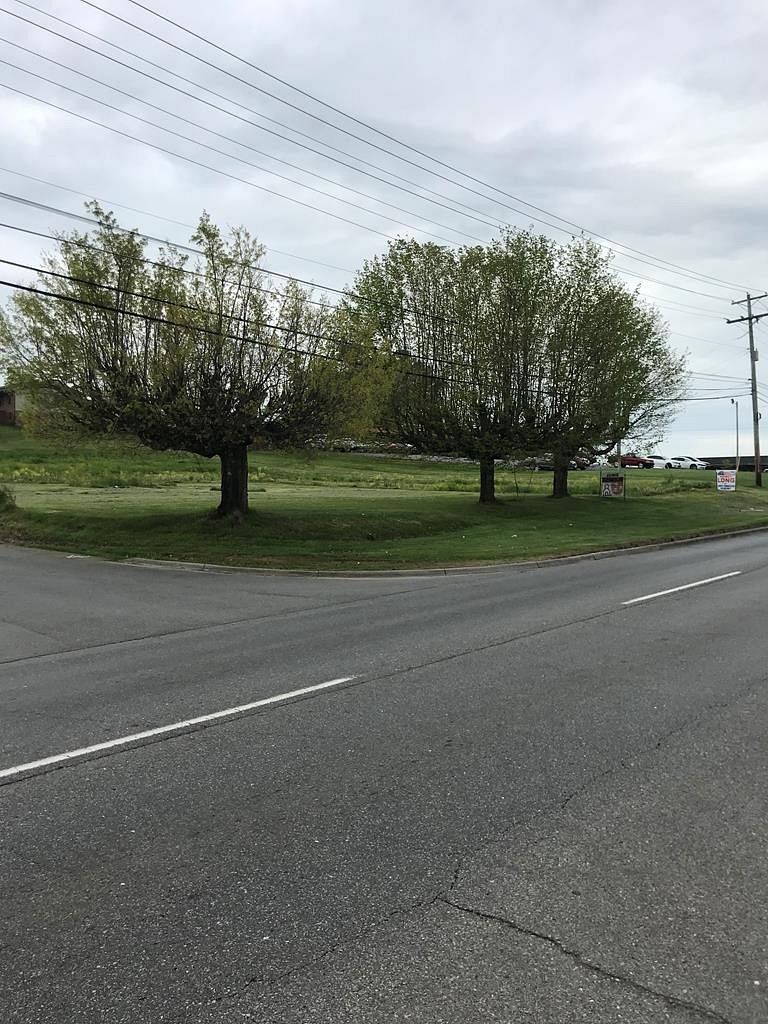 0.9 Acres of Mixed-Use Land for Sale in Morristown, Tennessee