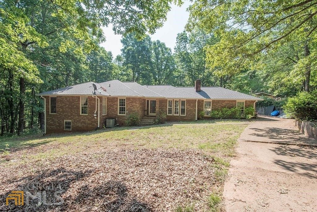 19.1 Acres of Land with Home for Sale in Fayetteville, Georgia