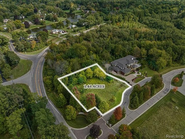 1.4 Acres of Residential Land for Sale in Bloomfield Hills, Michigan